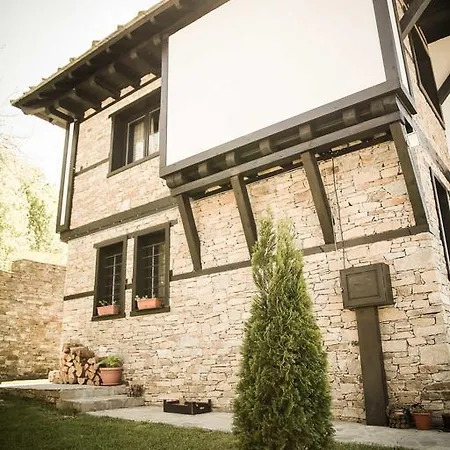 Casă la țară Three Houses