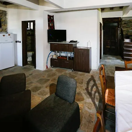 Casă la țară Three Houses *
