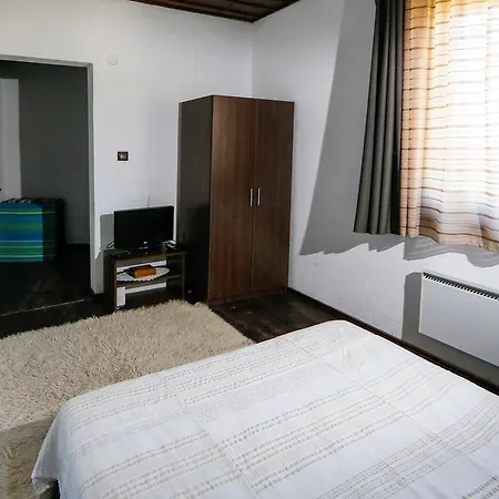Casă la țară Three Houses *