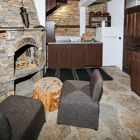Casă la țară Three Houses *