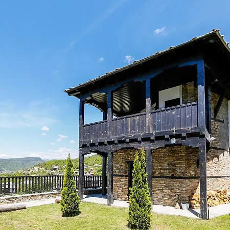 Casă la țară Three Houses