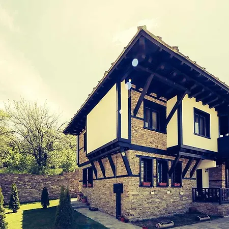 Casă la țară Three Houses *