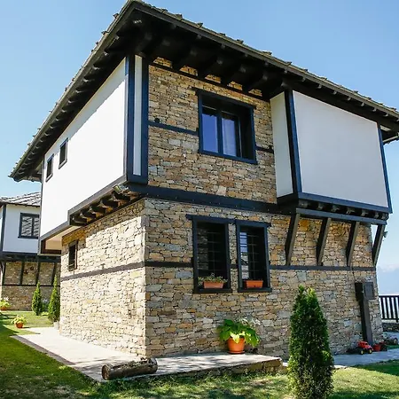 Casă la țară Three Houses *