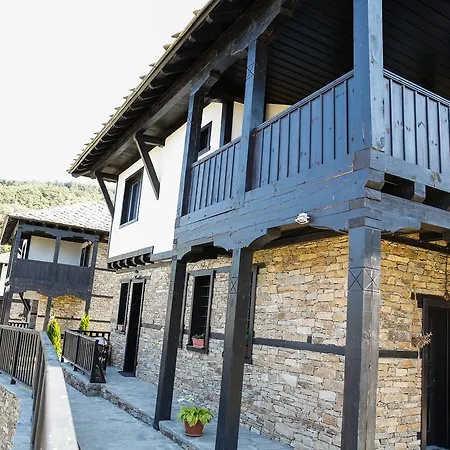 Casă la țară Three Houses